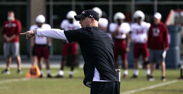 WATCH: Justin Fields mic'd up at practice