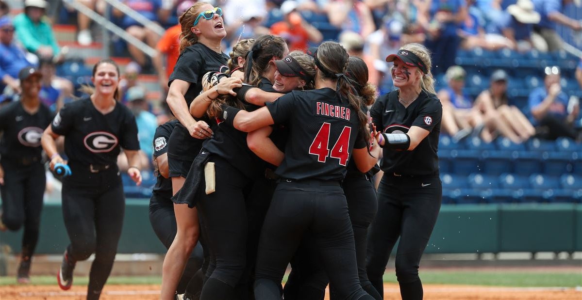 softball stuns Florida, punches ticket to College World Series