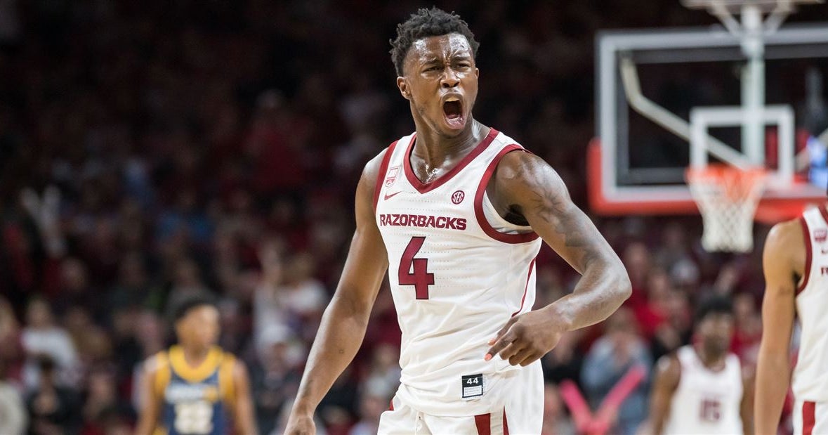 Devo Davis sets tone for disruptive Arkansas defense