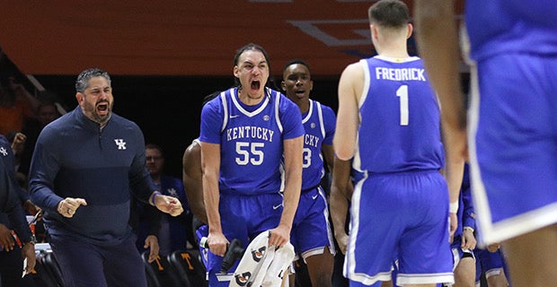 Kentucky native Chris Lofton has Tennessee jersey retired