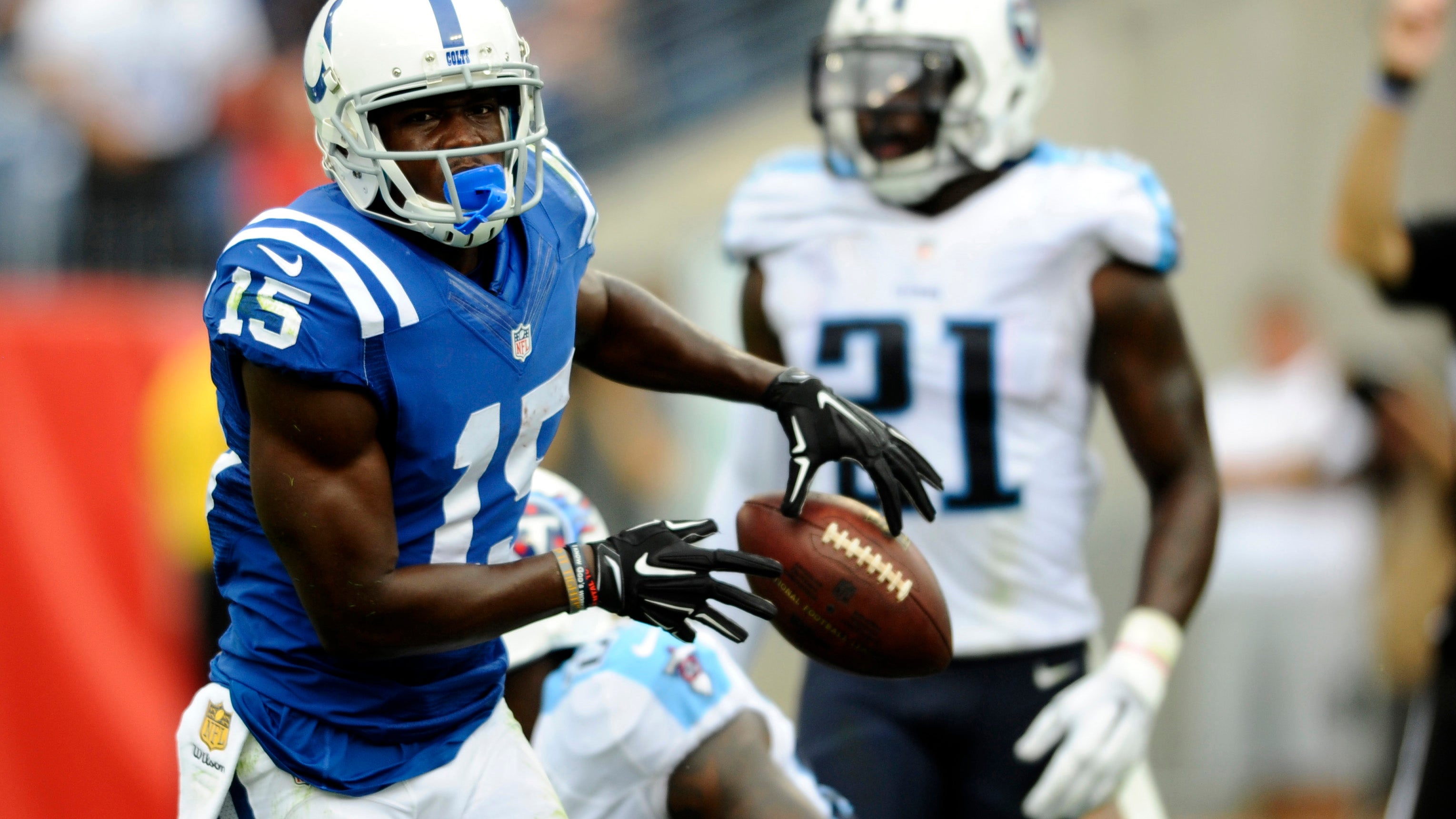 Phillip Dorsett II honors father with name on back of jersey