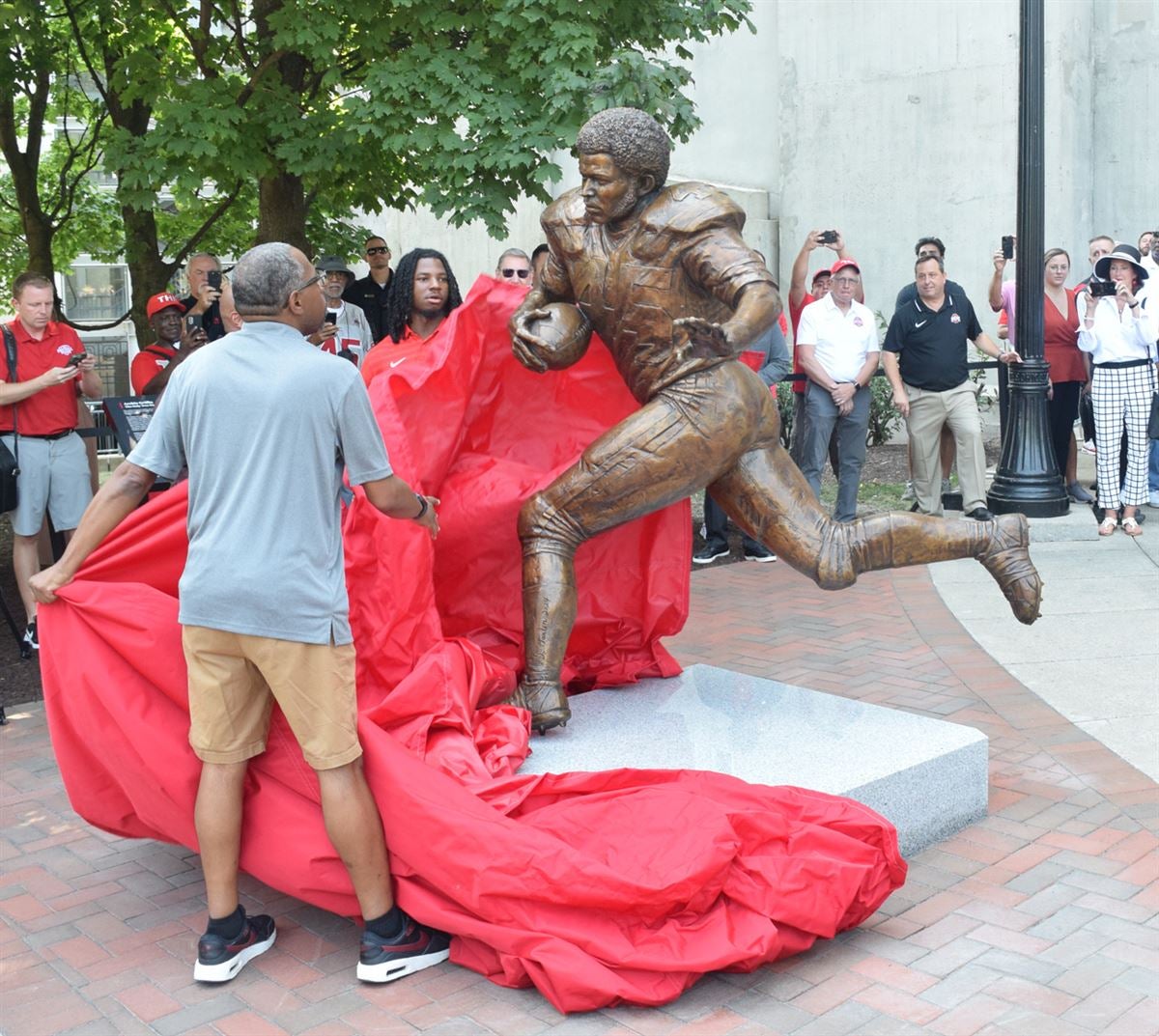 Ohio State great Archie Griffin immortalized with statue outside Ohio ...