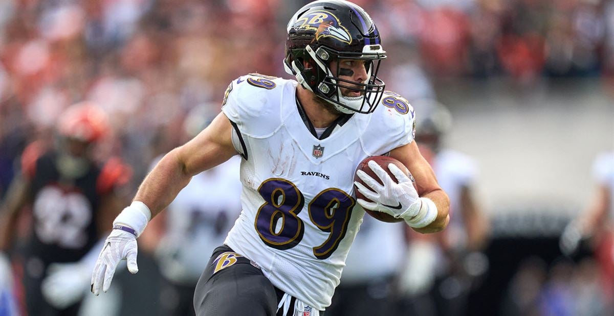 Baltimore Ravens tight end Mark Andrews answers questions from reporters  after an NFL football team practice, Tuesday, June 14, 2022, in Owings  Mills, Md. (AP Photo/Gail Burton Stock Photo - Alamy