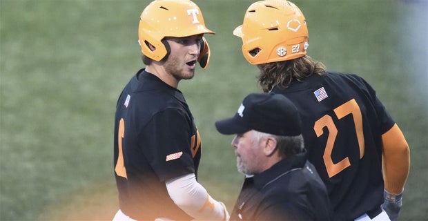 Vols use big 9th inning rally to advance to Super Regionals 9-6