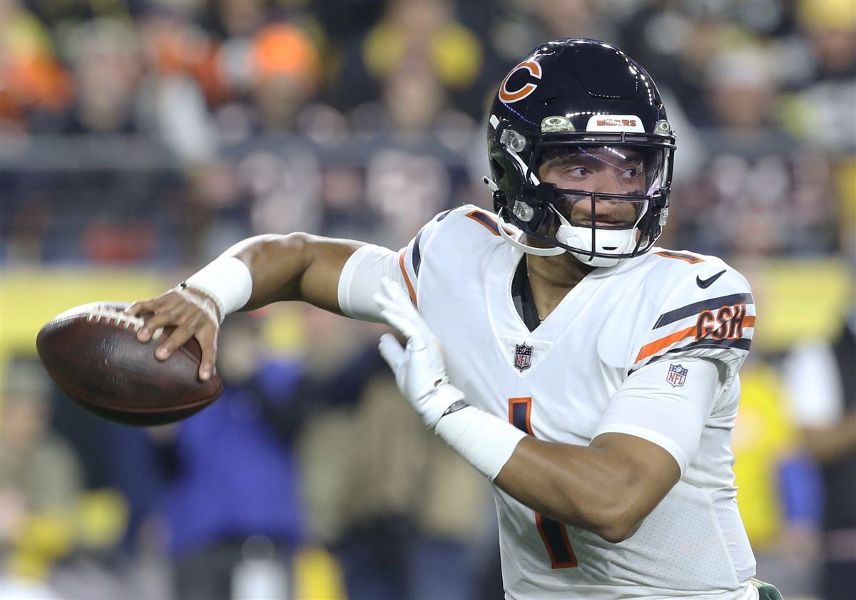 Darnell Mooney backs Bears quarterback Justin Fields: 'I feel like