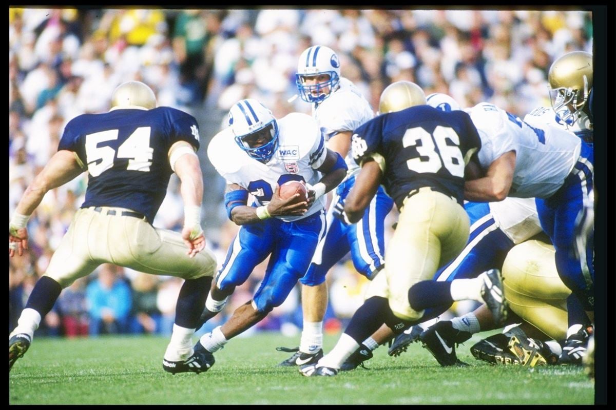 1985-Vai Sikahema Sets NCAA TD Return Record 