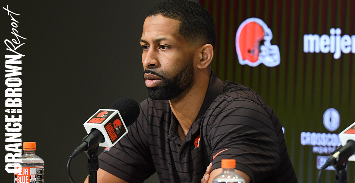 Cleveland Browns defensive tackle Roderick Perry II looks on prior to  News Photo - Getty Images