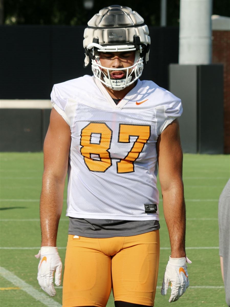 Tennessee football: Jacob Warren talks weighing NFL decision - Off The Hook  Sports with Dave Hooker