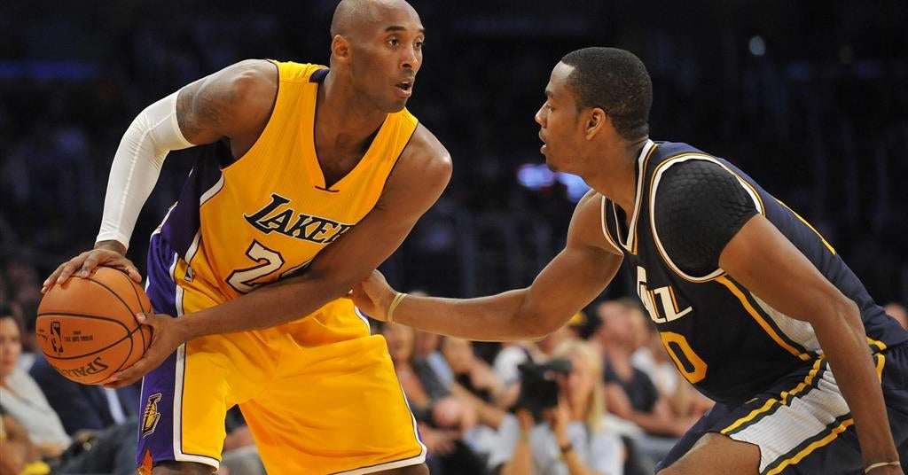 Kobe Bryant gets an assist on a behind the back pass to Boozer