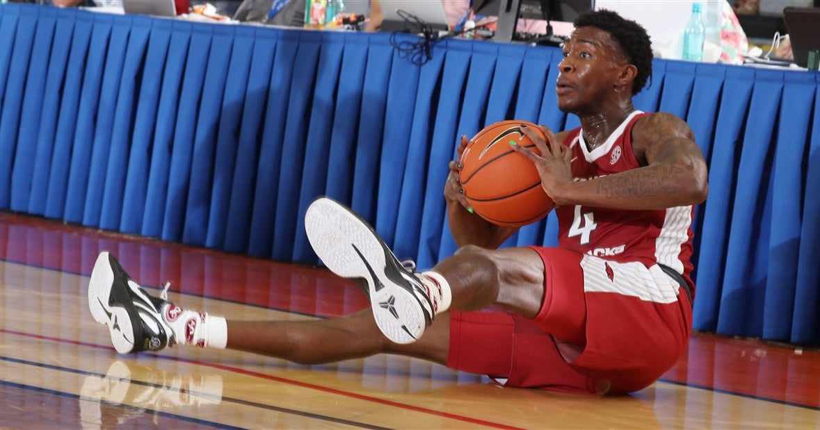 Devo Davis' return brings familiar spark for Razorbacks