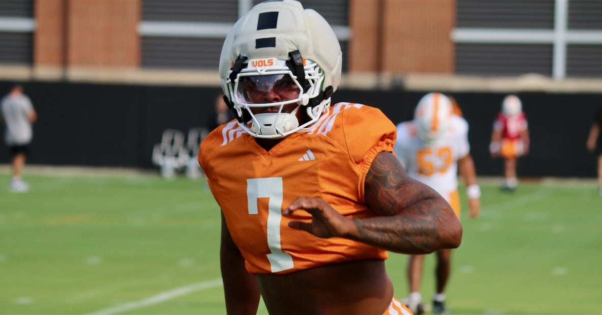 Practice observations: Linebackers get punchy, quarterbacks sharp on second day of camp