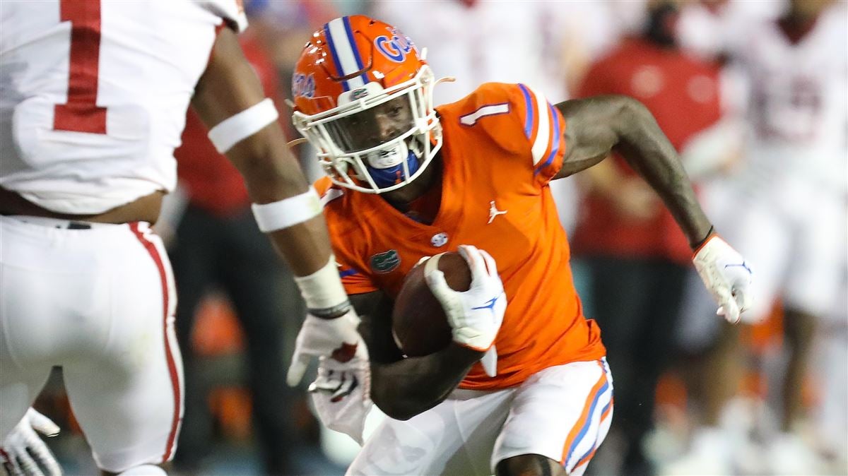 Gators Uniform Tracker on X: BREAKING: The #Gators will wear icy whites  with a new white helmet against Vanderbilt ❄️❄️❄️ The new white helmet now  has the master stripe 