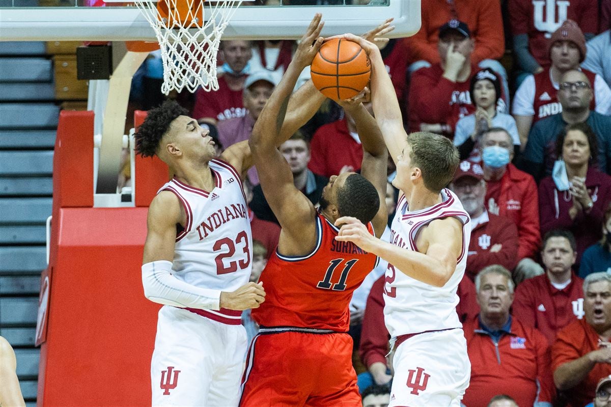 Recap Indiana buckles down late, edging St. John's 7674 in the Gavitt