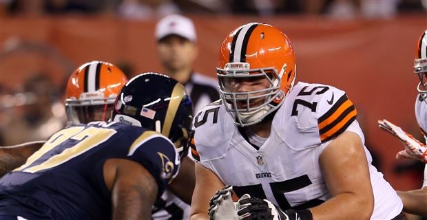 Joel Bitonio reacts to move to left tackle for Browns