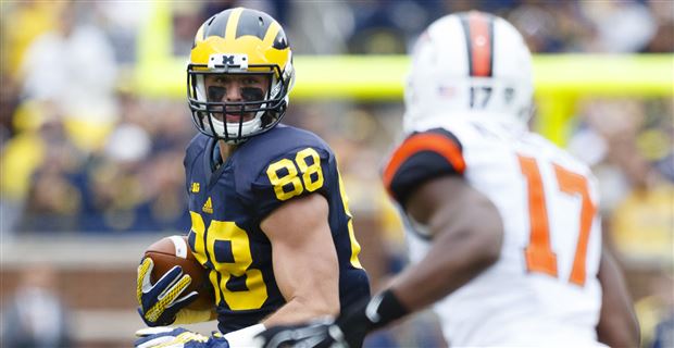 Ex-Wolverine Jake Butt goes through first padded practice since injury