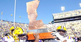 Rewinding LSU's 33-10 victory over Arkansas in 2017 Rewinding LSU's 33-10 victory over Arkansas in 2017