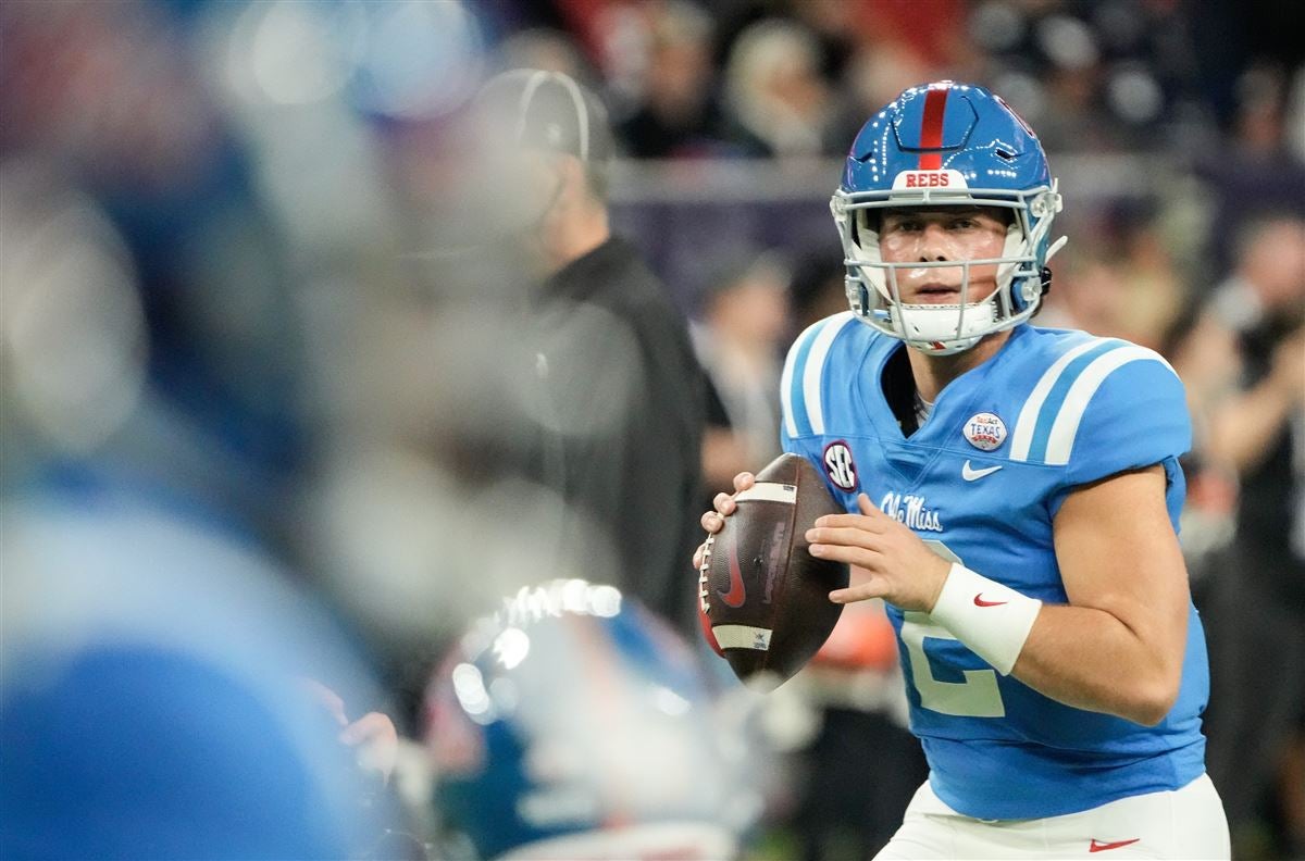 Ole Miss players and recruits react to new powder blue uniform