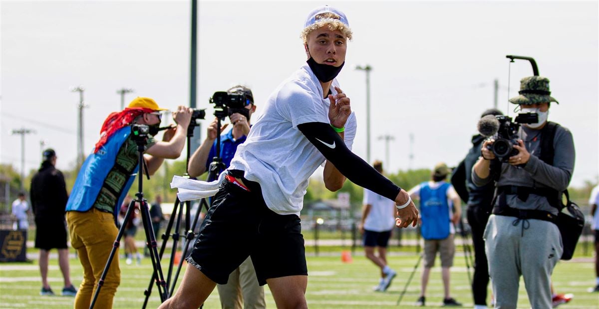 Which quarterbacks have been invited to the 2021 Elite 11 Finals?