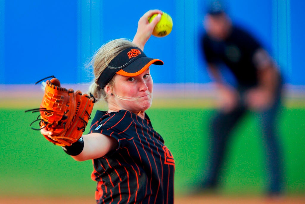 Oklahoma State softball star Kelly Maxwell to enter transfer portal