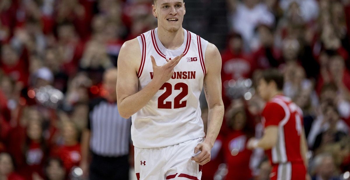 Forward Austin Rapp announces return to Wisconsin Badgers for junior season