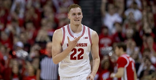 Forward Austin Rapp announces return to Wisconsin Badgers for junior season