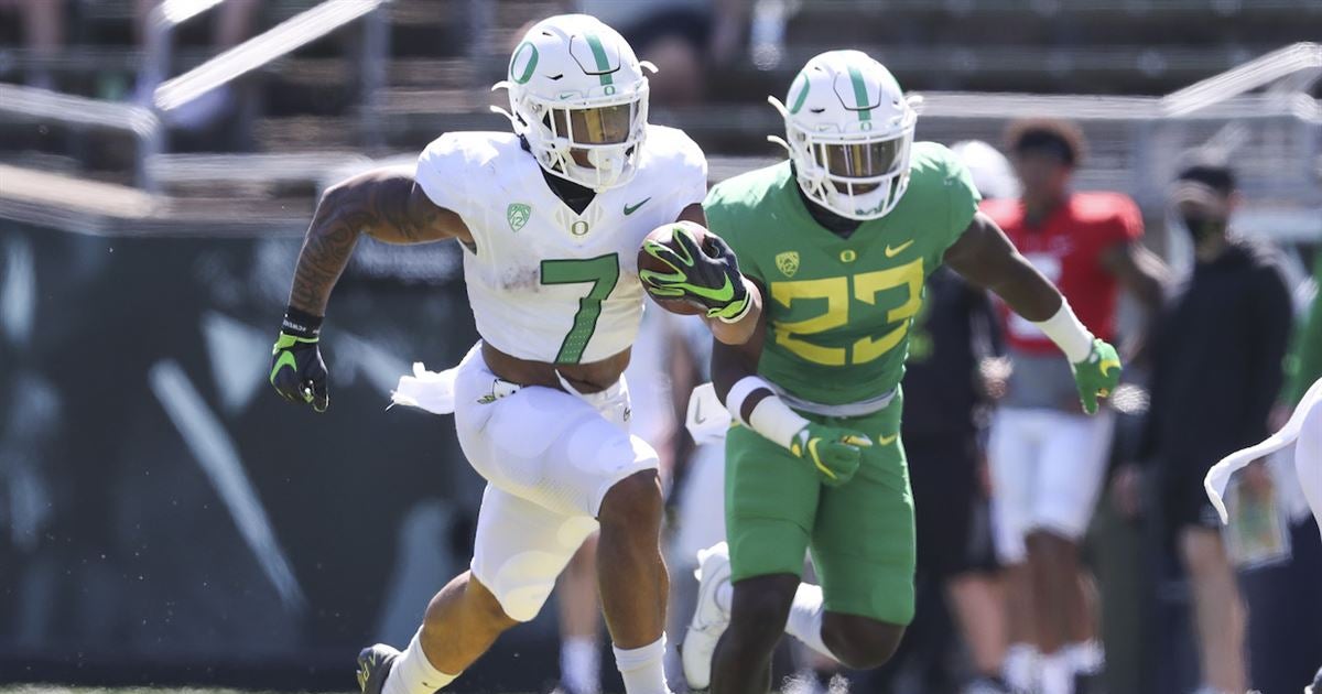 Oregon's running backs turning heads even with short numbers