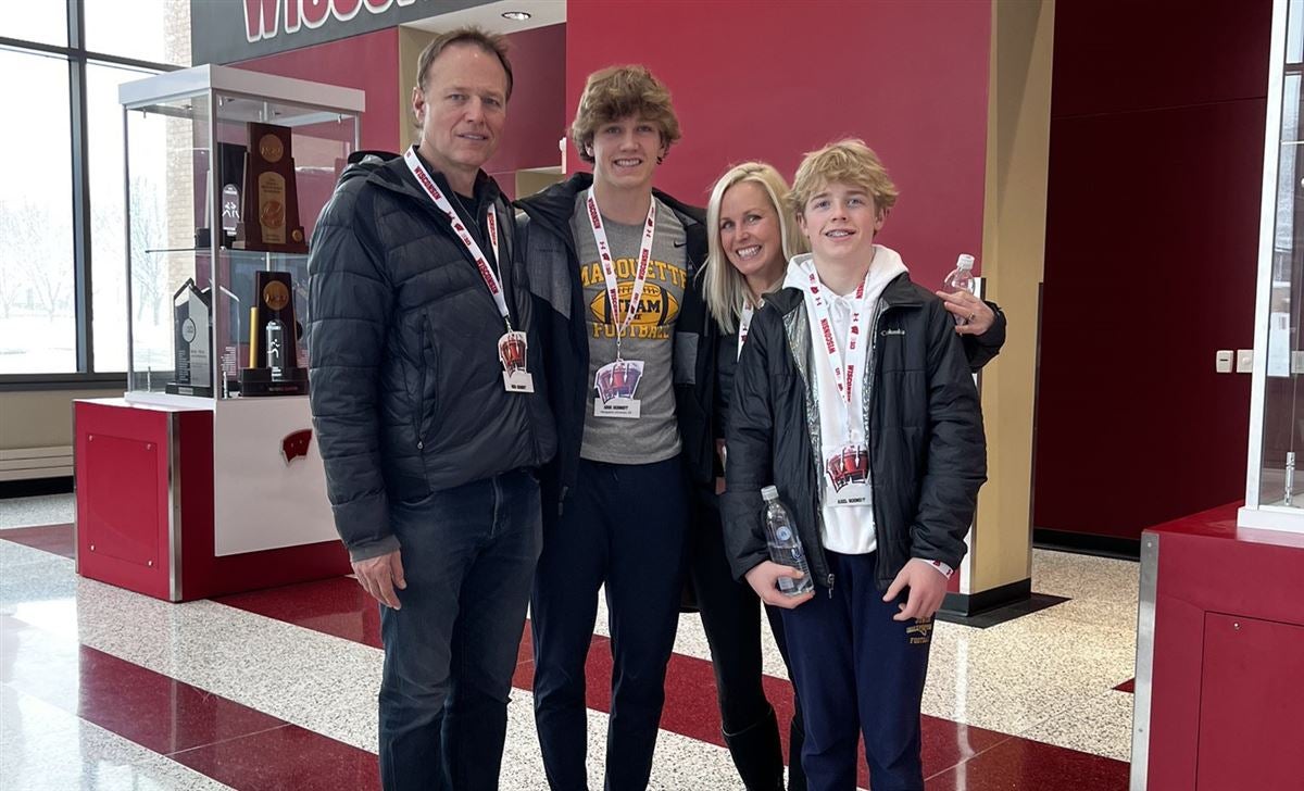 Badgers first to offer elite kicker/punter Erik Schmidt