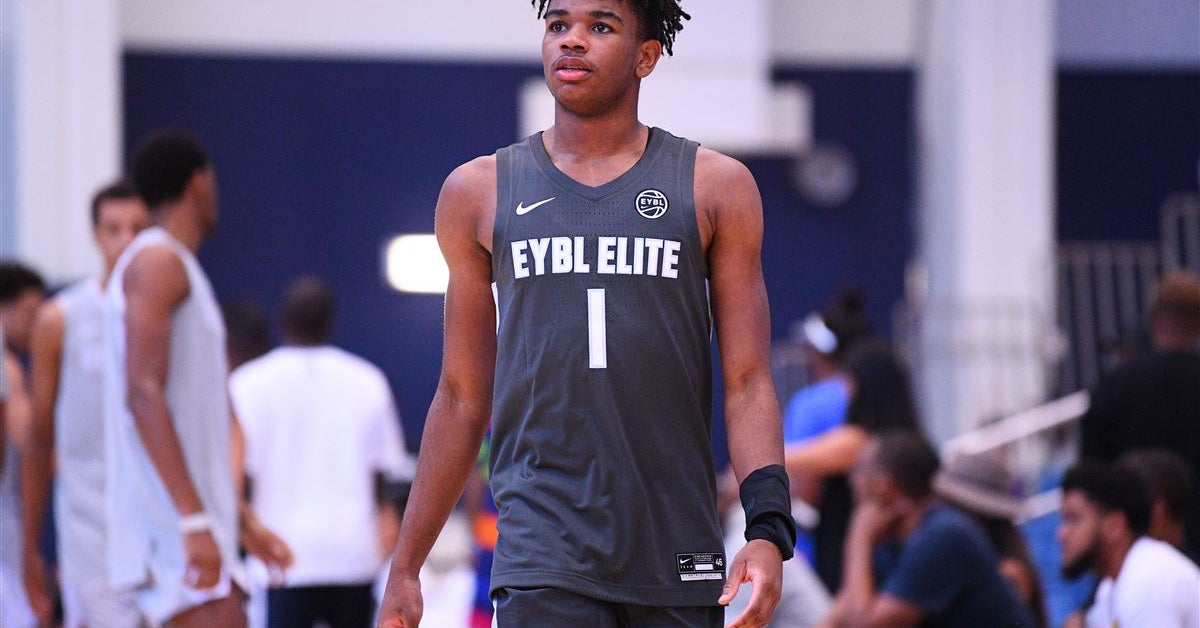 Who leads the race for the top recruiting class in the west?