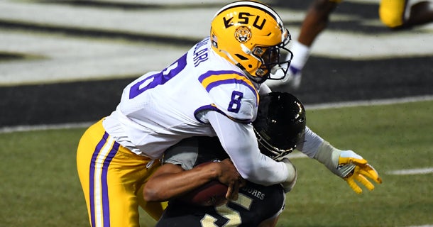 BJ Ojulari makes a tackle of Vanderbilt's quarterback 
