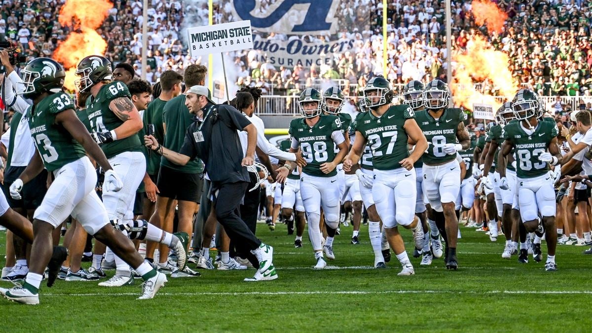 Michigan State football: MSU fans critical of alternate uniforms.