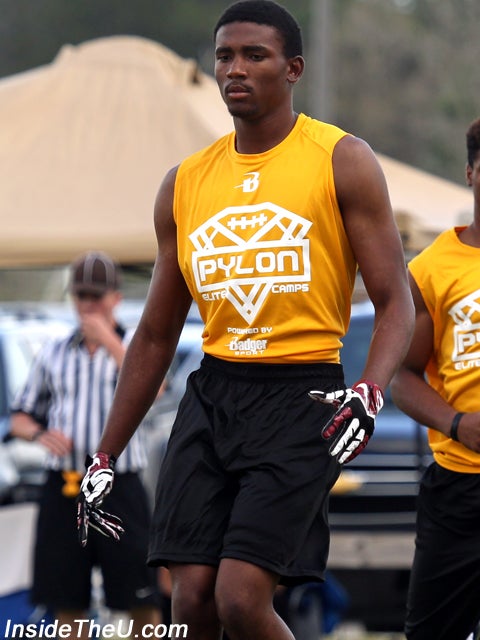 photos-pylon-7-on-7