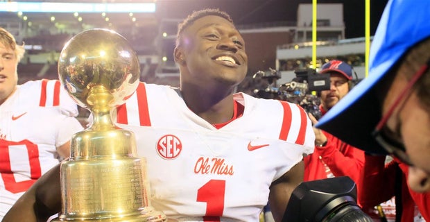 Egg Bowl 2017: Ole Miss' D.K. Metcalf does dog pee celebration 