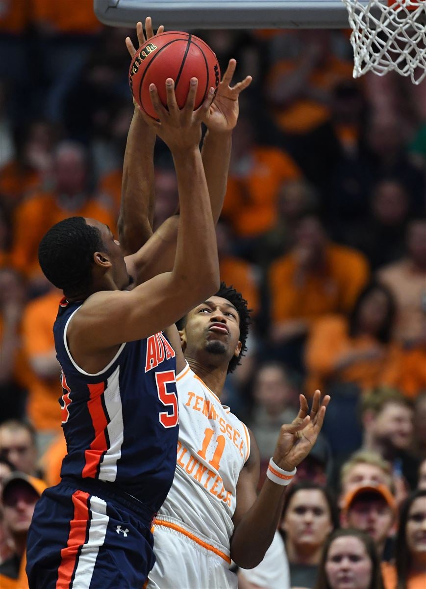 Scenes From Auburn's SEC Tournament Finals Win Against Tennessee