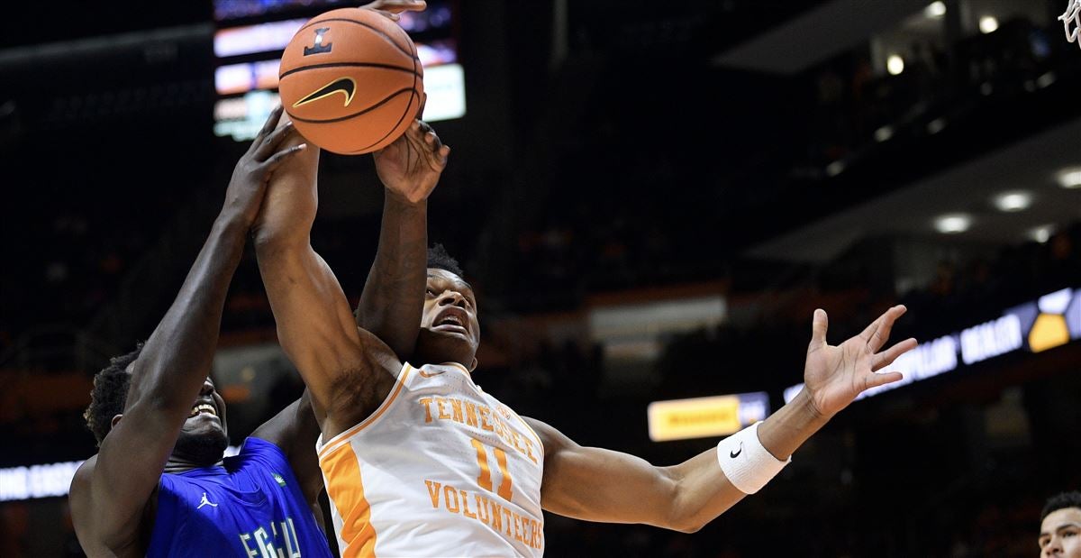 UT Vols: Tennessee football greats Jason Witten, Al Wilson on Neyland board