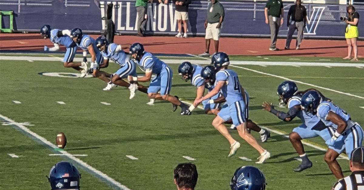 Cats squander late lead in 35-32 opening loss against William & Mary