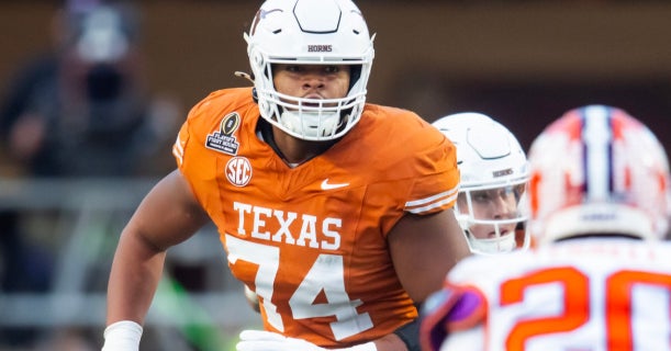 Source: Texas left tackle Trevor Goosby diagnosed with a bone bruise in left knee
