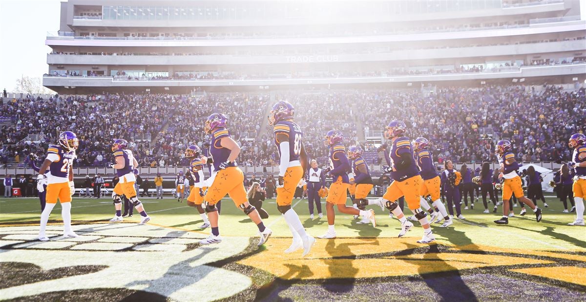 ECU-Michigan season-opening football game on Peacock; three other dates  released