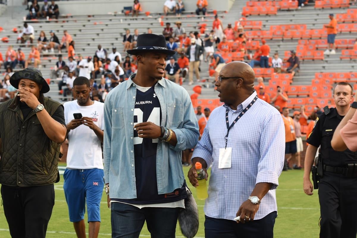 Cam Newton wears Bo Jackson's jersey at Clemson-Auburn game