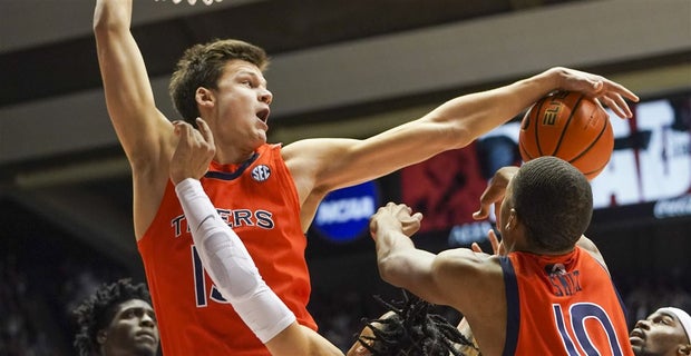 College Basketball Rankings: Auburn Overtakes Baylor As CBS Sports Updates Top 25 And 1 - 247Sports 2 10857666.jpg?fit=bounds&crop=620:320,offset y0