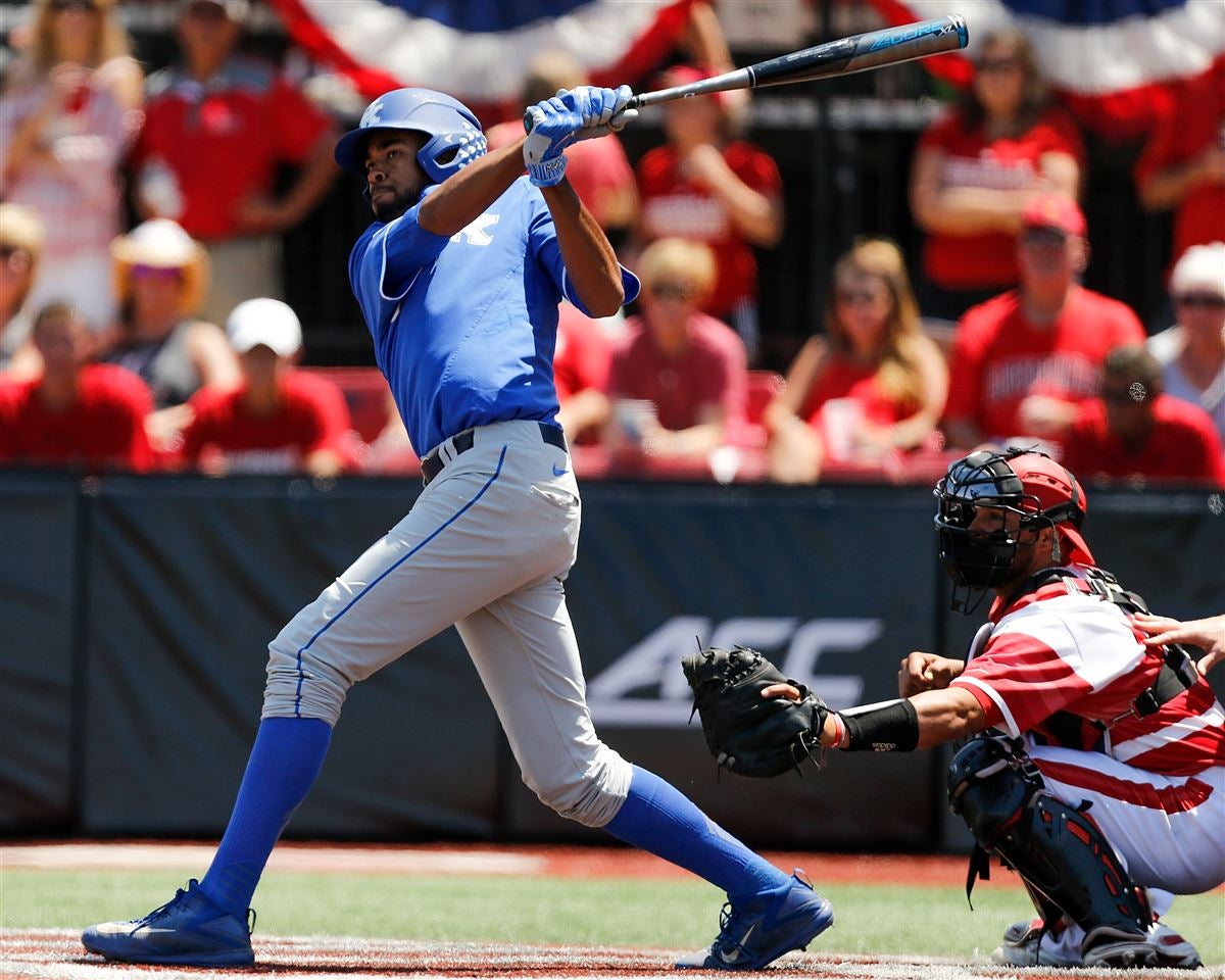 Top Rangers prospect Lewis Brinson is adusting to life in Dallas but can't  get behind one local team