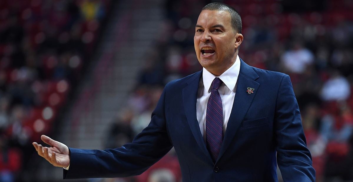 Fresno State Head Coach Justin Hutson wins Joe B. Hall award