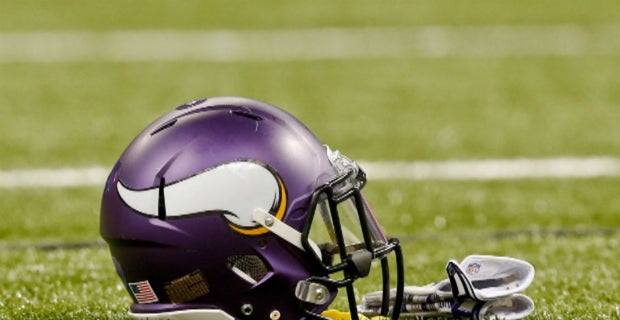 706 Minnesota Vikings Helmet Stock Photos, High-Res Pictures, and Images -  Getty Images