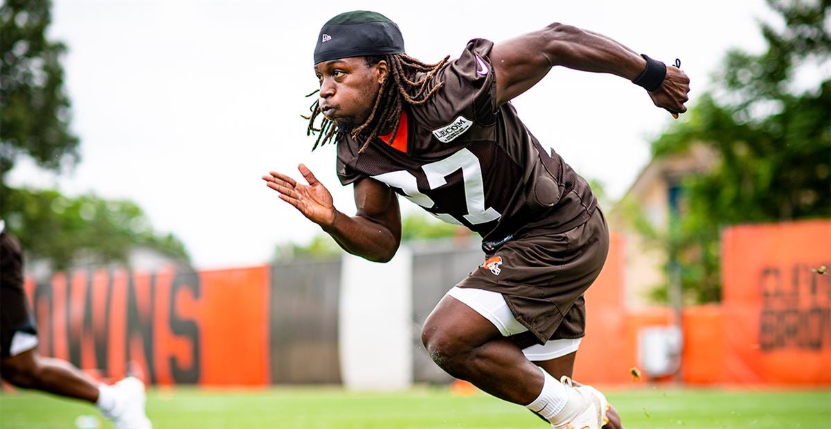 Browns RB Kareem Hunt practices after demanding trade