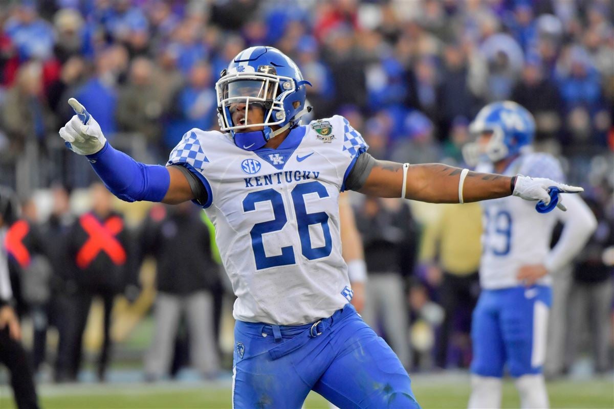 Kentucky RB Benny Snell ejected for ridiculous reason in Music City Bowl