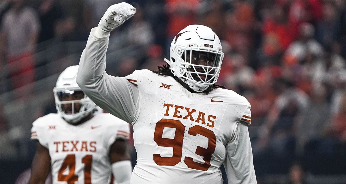 Texas defensive lineman T'Vondre Sweat wins Outland Trophy