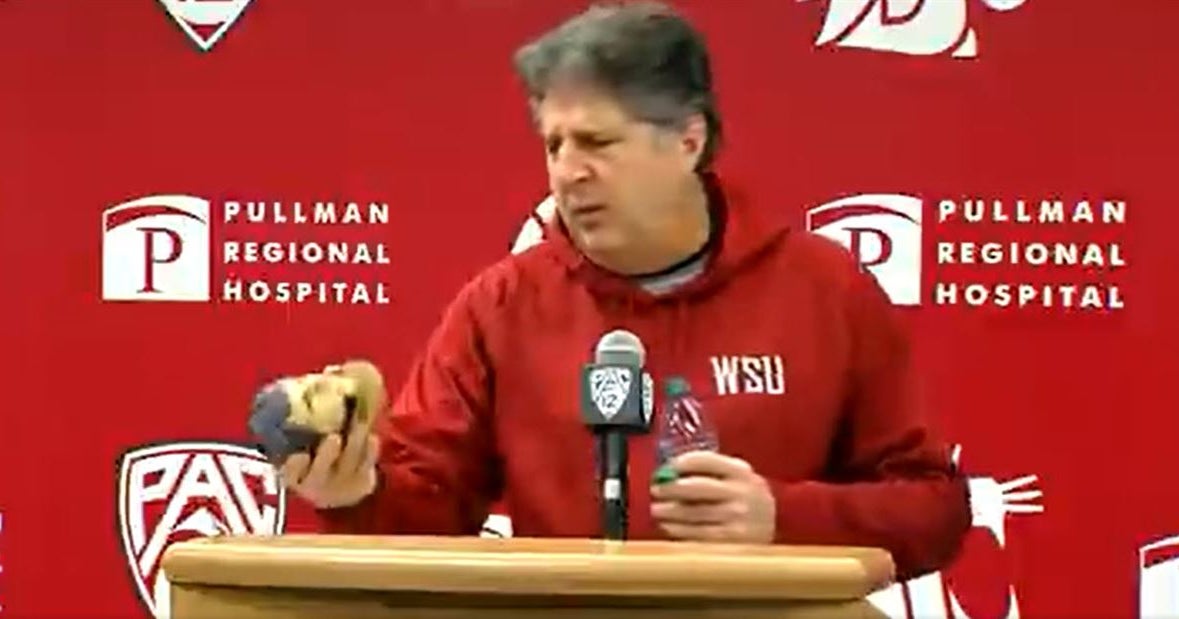 Mike Leach reacts to WSU's talking Mike Leach bobblehead