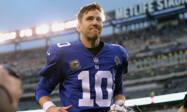 See it: Eli Manning surprises grieving family in New Jersey