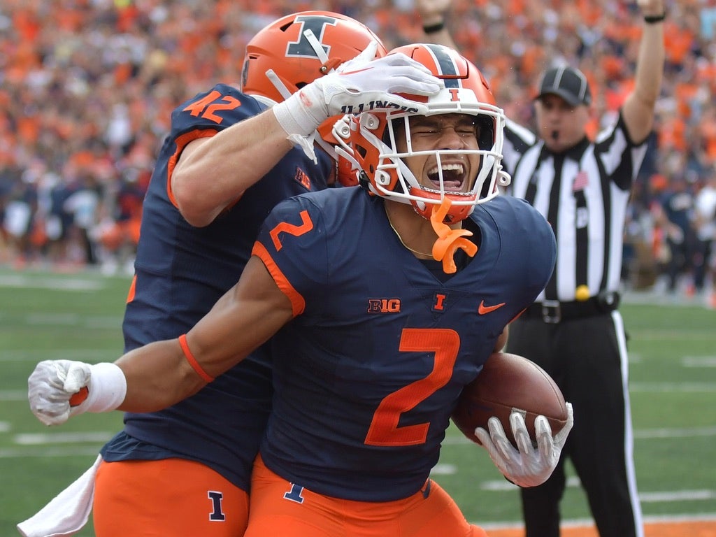 Illini Football  Dezmond Schuster Signs 