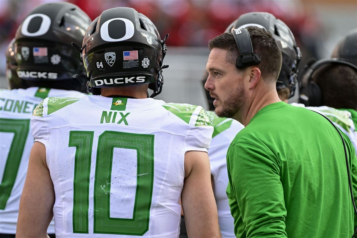 Oregon lands Bo Nix's replacement as former Oklahoma quarterback