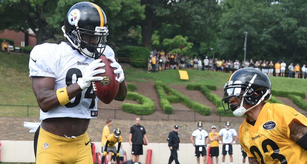 Pittsburgh Steelers running back Justin Vincent stands on the sidelines  during the fourth quarter of a preseason NFL football game against the  Detroit Lions in Pittsburgh, Saturday, Aug. 14, 2010. The Steelers